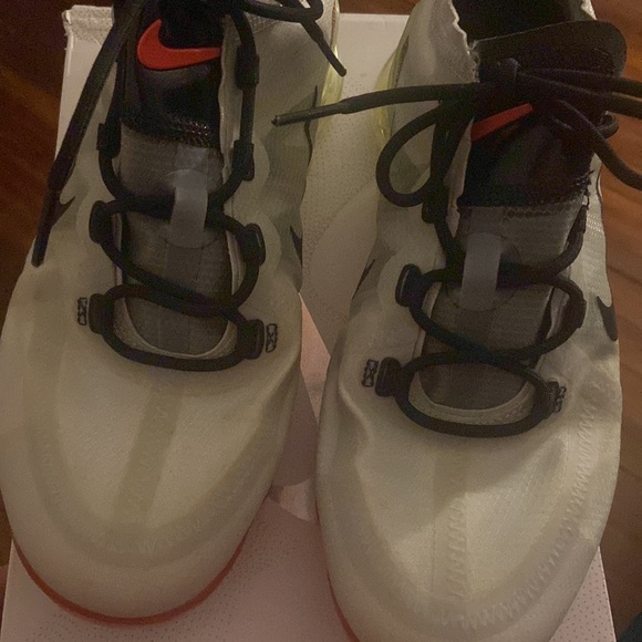 Nike - Picture 4 of 6